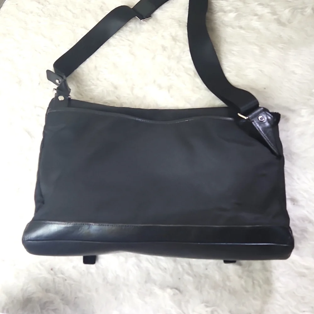 Tumi fold over nylon/leather messenger bag briefcase carryall black